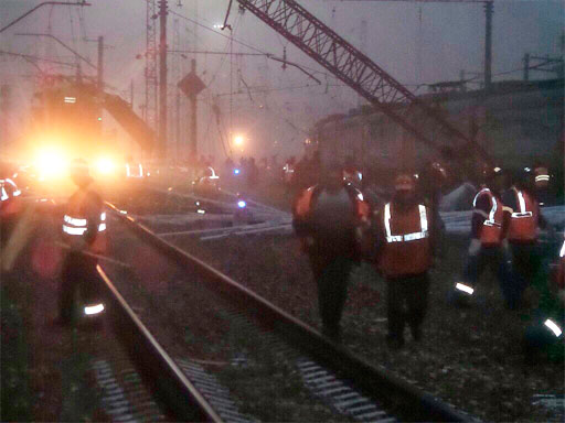 В Подмосковье в районе Михнево Ступинского района электричка столкнулась с фурой