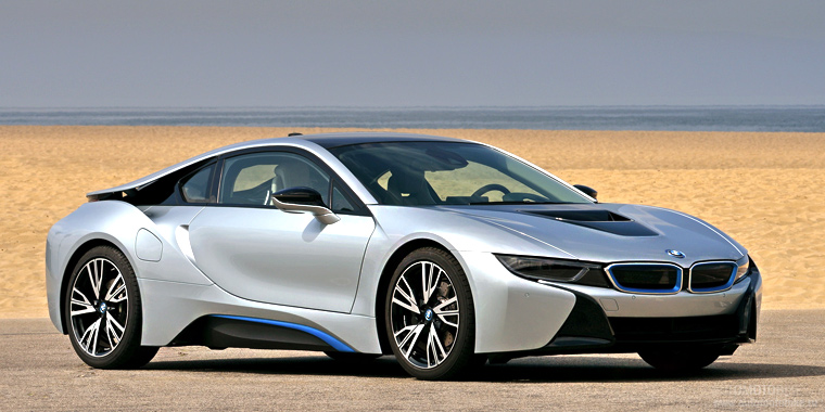 Гибридный BMW i8 2015