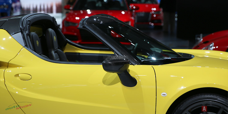 Откидная крыша из углепластика Alfa Romeo 4C Spider NYAS 2015