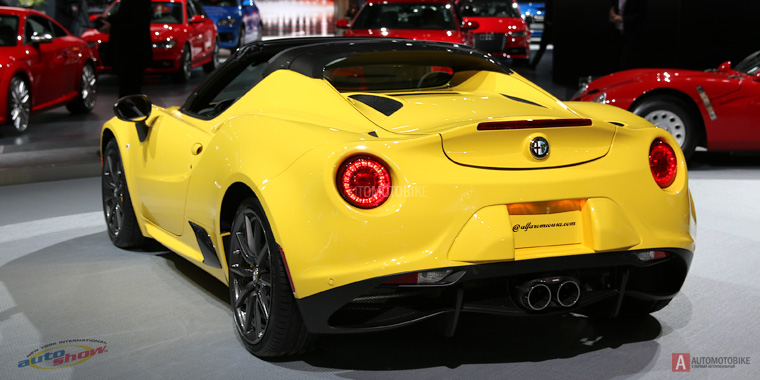 Родстер Alfa Romeo 4C Spider представили на автошоу  Нью-Йорке 2015