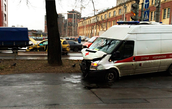 Сегодня днем, 04 декабря 2014 в Санкт-Петербурге на пересечении улиц Белоостровской и Земледельческой