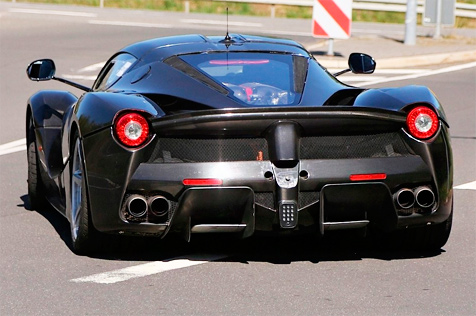 Фотографии итальянского спорткара Ferrari LaFerrari XX