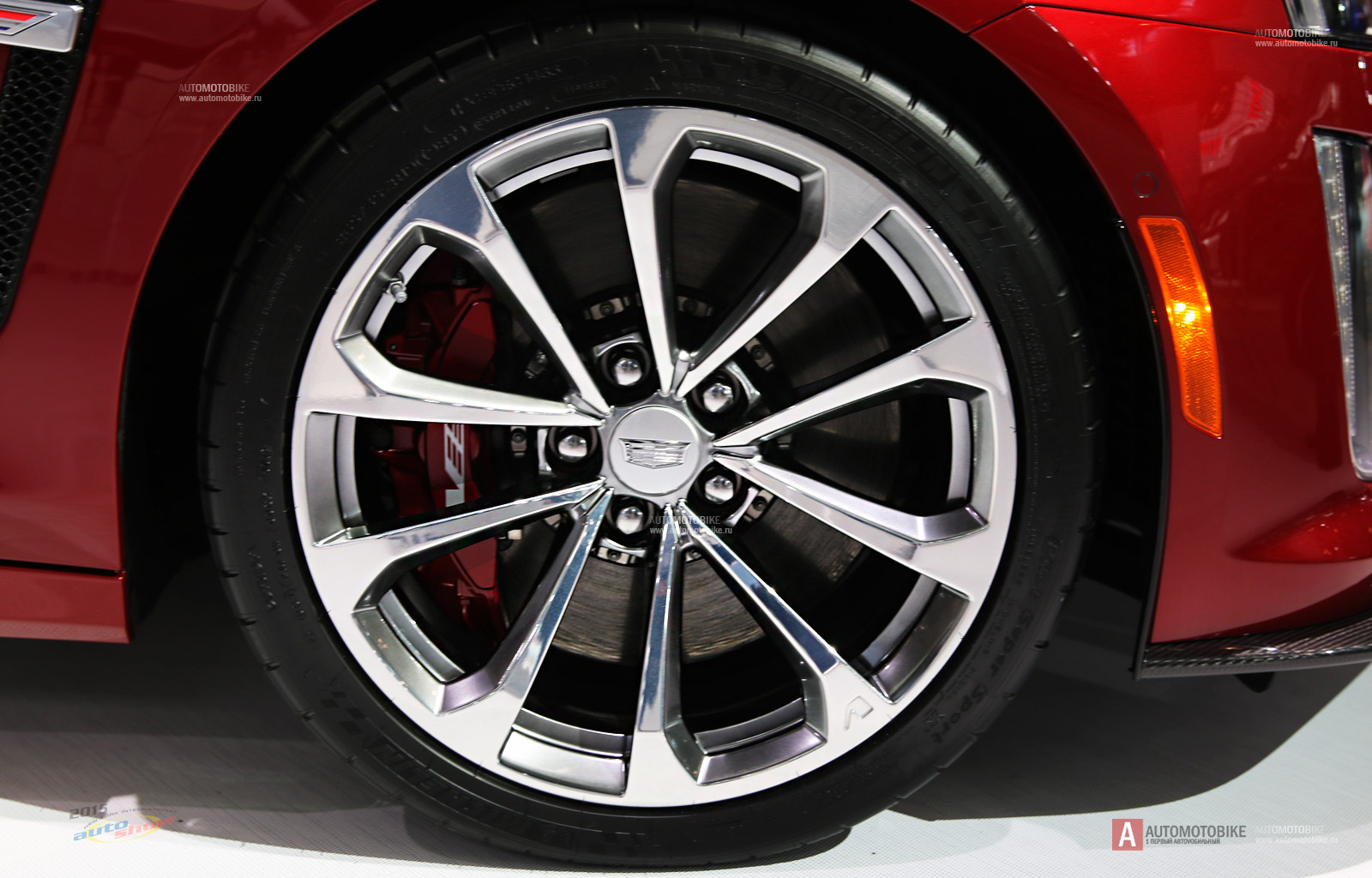 Cadillac CTS-V 2016 колесные диски и тормозная система Brembo