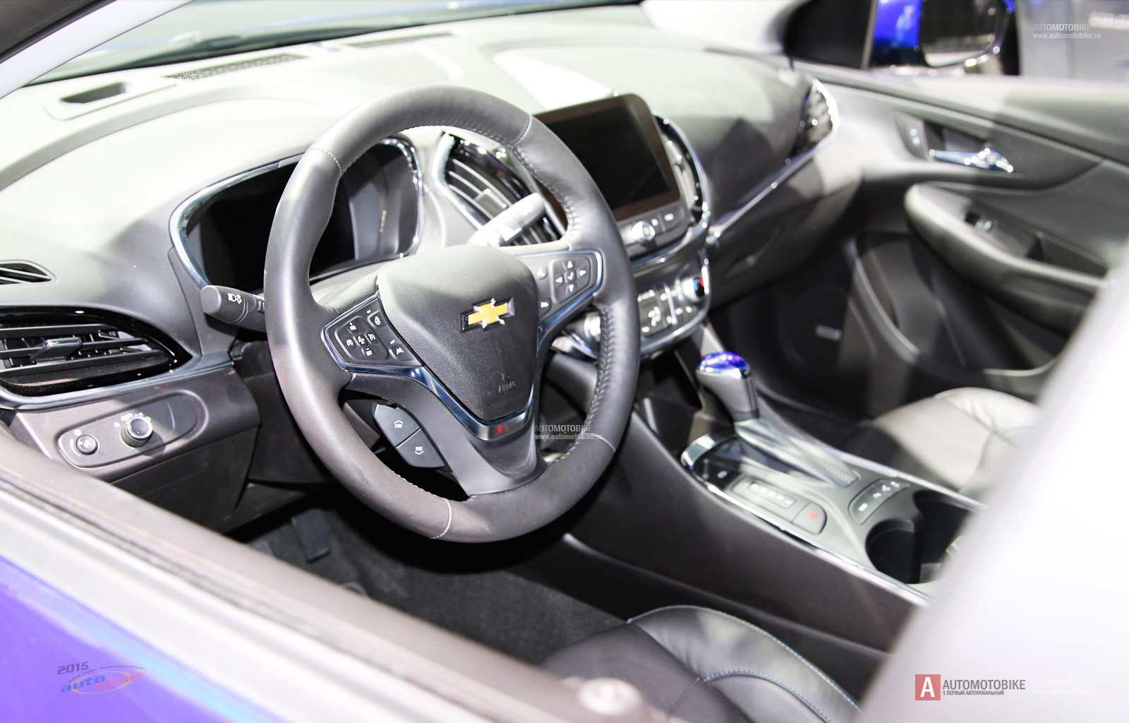 Chevrolet Volt 2015 обзор интерьера на автосалоне в Нью Йорке 2015