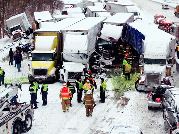 Massive crash on snowy I-94 near Michigan City - В Мичигане столкнулись 150 автомобилей и взорвался грузовик