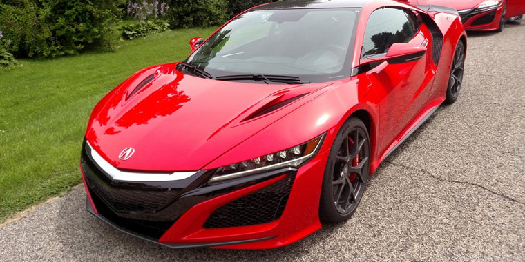 Спорткар Honda NSX 2016