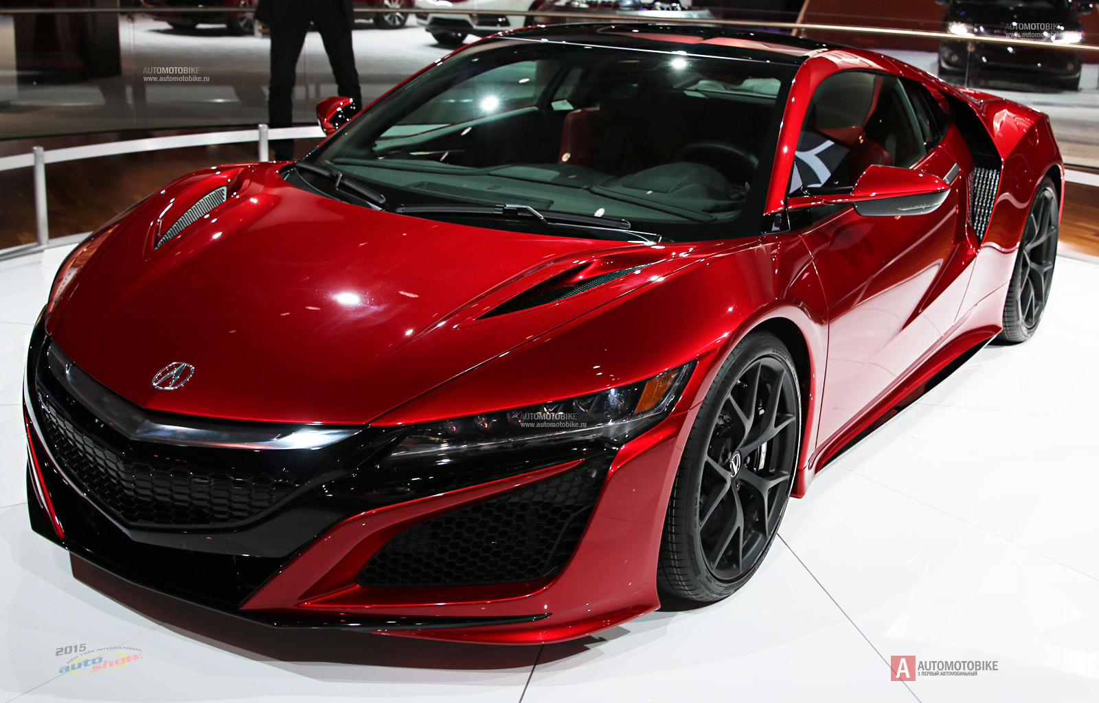 Обзор гибридного спорткара Acura NSX 2016 на автосалоне в Нью Йорке 2015