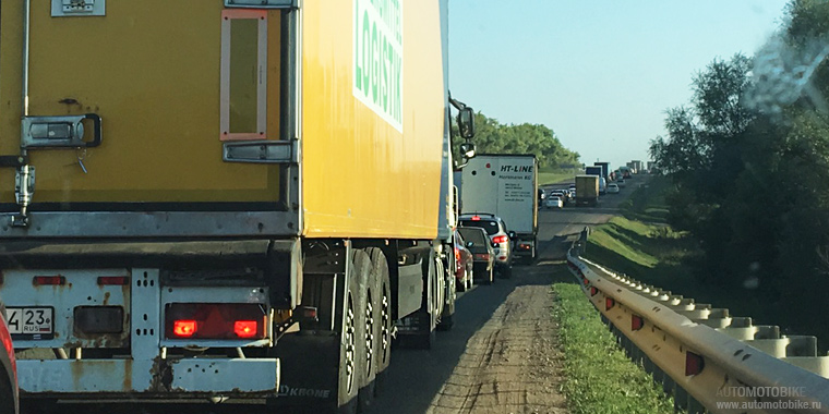 Огромная пробка в Воронежской области в районе села Лосево 