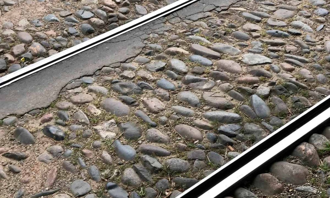 Трамвай сошел с рельсов на ЮМР в Краснодаре